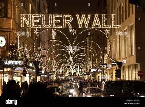 neuer wall shopping street.